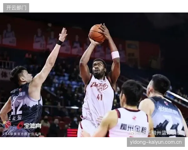 浙江稠州金租中锋约翰逊凭借其出色的篮板能力，成为联盟最具统治力的内线外援之一。
